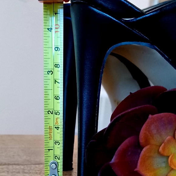 SS By Signature* BLACK SLIDE IN STILETTO - Picture 4 of 8